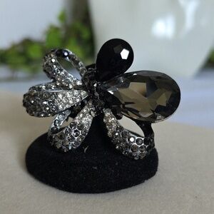 Oxidized Silver Large Teardrop Bow Stretch Ring